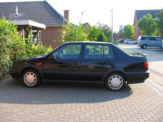 File:Kevta R-80 (Black).jpg