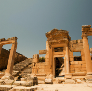 Entrance of Sitonion palace.png